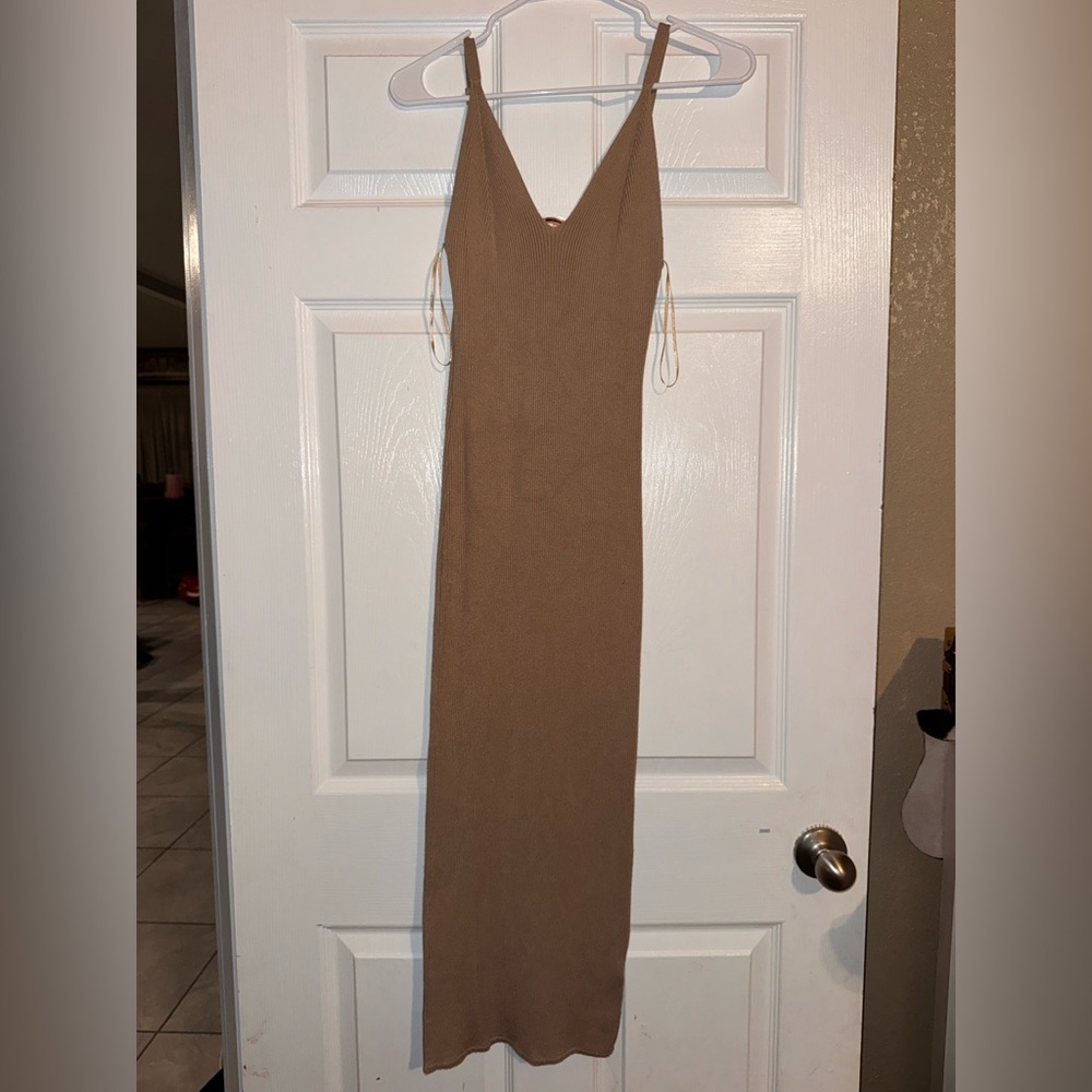 Chic Sleeveless Tan Maxi Dress
